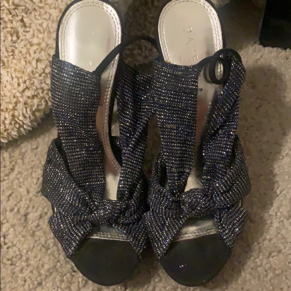 Black open toe shoes